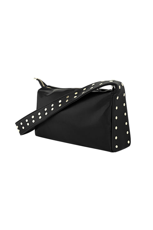 Bag babe on the move