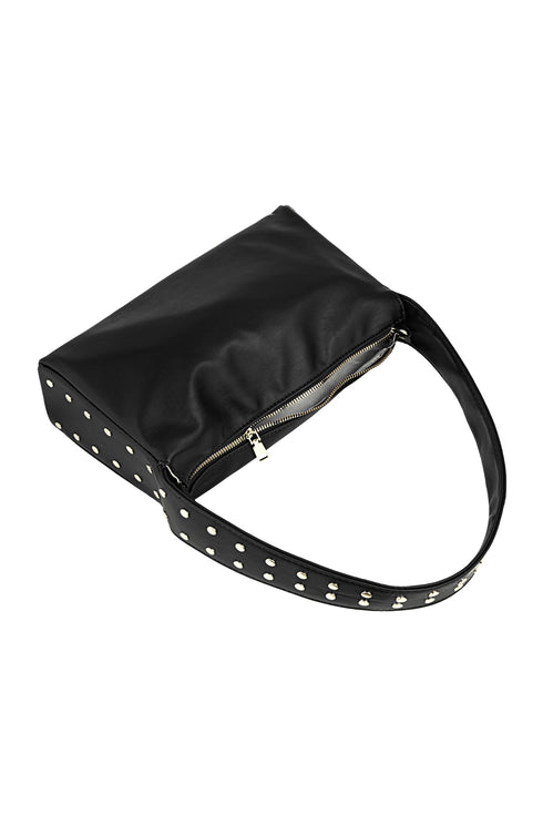 Bag babe on the move